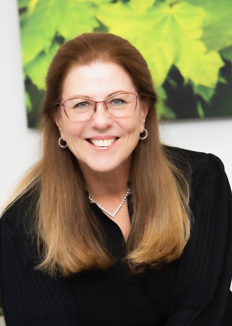 Nina head shot 2024 cropped